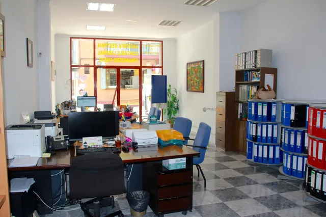 Dos locales comerciales en el centro de Benidorm — 44