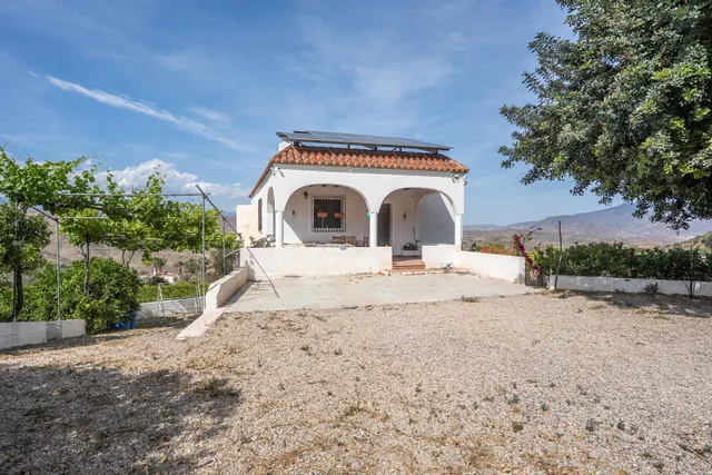 Casa con parcela en perfecto estado — 6
