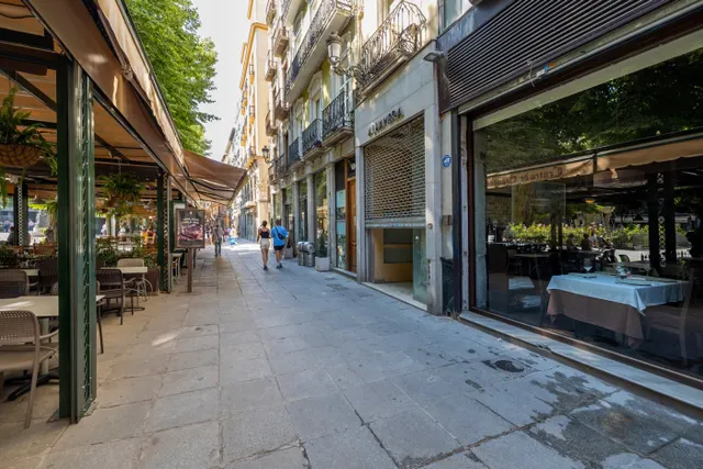 A LA VENTA EDIFICIO EN PLAZA BIB-RAMBLA — 11