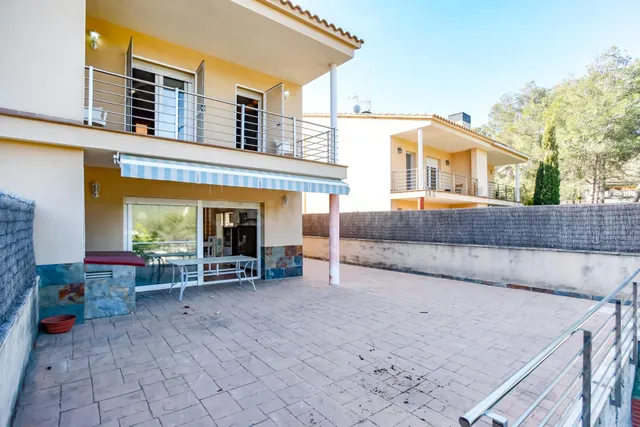 CASA ADOSADA CON PISCINA PRIVADA EN CANYELLES URBANIZACION L - foto 2