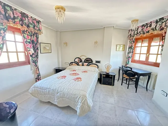 Espectacular chalet en Las Paulinas con vistas despejadas — 21
