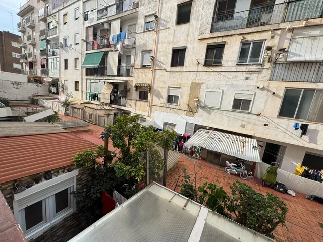Estupendo piso de 3 habitaciones, con terraza, semi reformado. Zona Marxalenes - General Avilés — 21