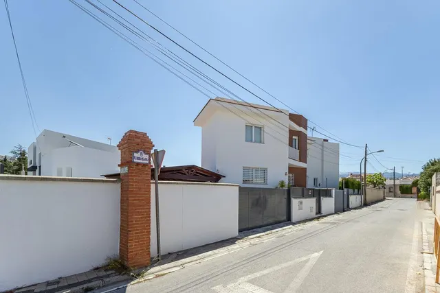 Gran casa con piscina en huetor vega — 38