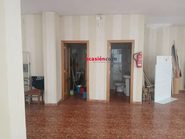 SE VENDE LOCAL COMERCIAL — 9