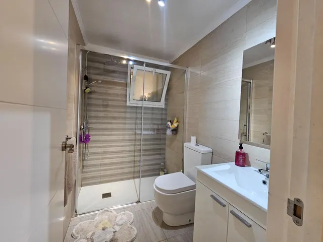 Piso familiar con Garaje, Trastero y Piscina en El Pinillo, a 800 Metros del Mediterráneo — 46