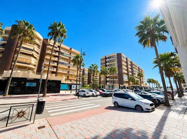 Amplio Local Comercial en Fuengirola a pocos metros de la pl