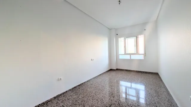SECTOR 5, VIVIENDA MUY LUMINOSA, OBRA SEMINUEVA, CON ASCENSOR Y EXCELENTES VISTAS. — 7