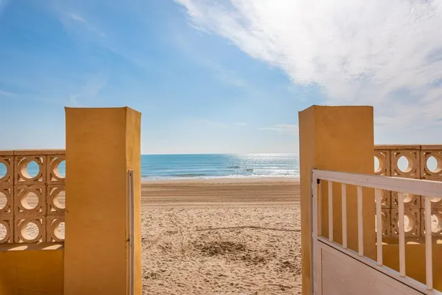 CHALET EN PRIMERA LINEA EN PLAYA GUARDAMAR 6 HABS — 13
