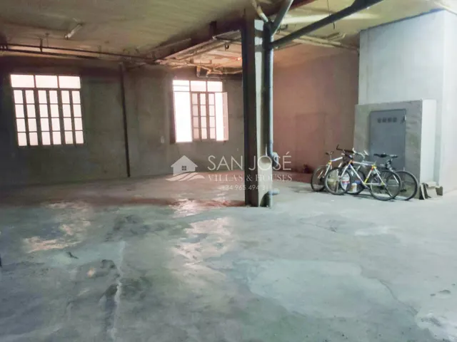 SE ALQUILA LOCAL GRANDE EN ASPE EN BUENA ZONA — 6