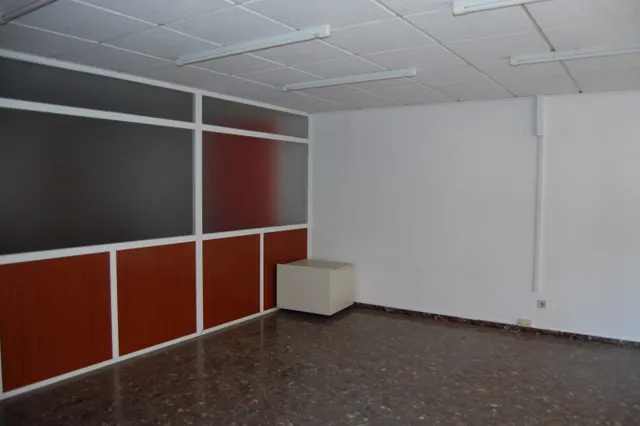 Oportunidad Amplio local en zona Isabel la Católica — 2