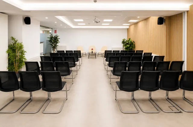 Oficina en alquiler en Plaza Carlos Trías Bertrán, — 9