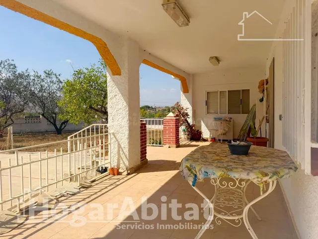 CHALET CON PISCINA, GARAJE Y TERRAZA - foto 3