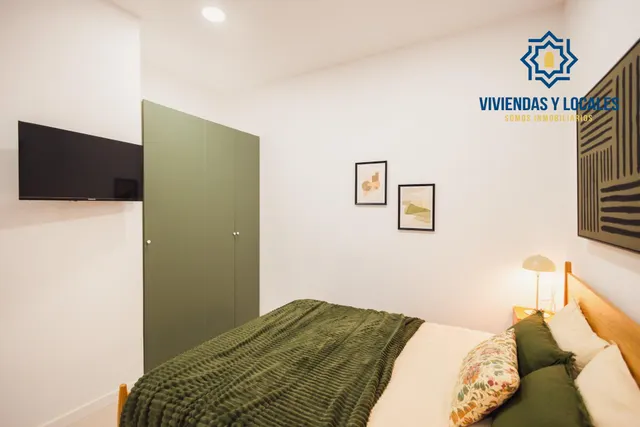 Tu refugio de diseño en el corazón de Granada: Estilo, practicidad y comodidad a pie de calle. — 8