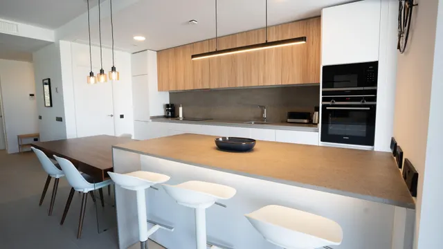 Apartamento de 3 dormitorios a estrenar, totalmente amueblado y con vistas al mar en MedBlue, Marbella — 6