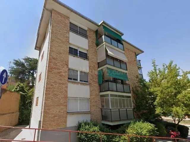 Se vende piso OKUPA en Manresa (Barcelona). - foto 2