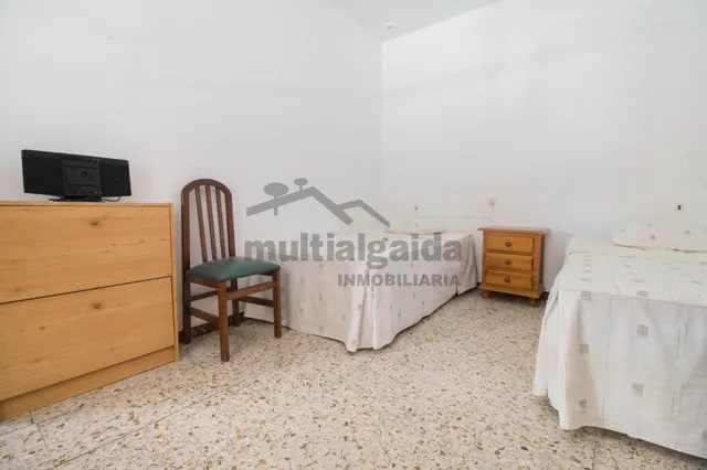 GRAN CASA EN EL CENTRO DE LA CIUDAD — 17