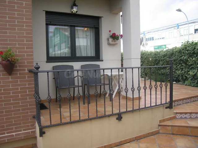 PRECIOSO CHALET ADOSADO A 500 METROS DEL CENTRO – 199.999 € — 2