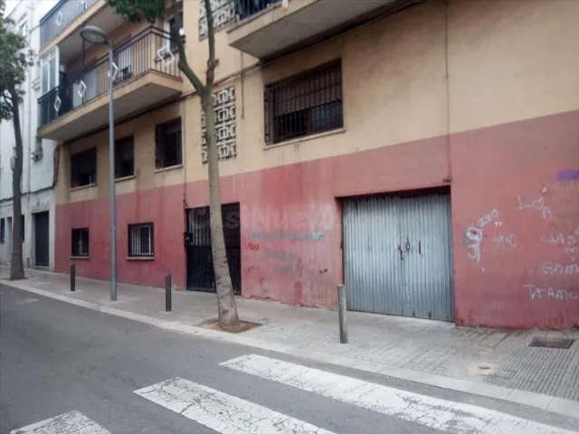 Se vende local OKUPA en Calle Mozart 75 de Badalona, Barcelo - foto 3