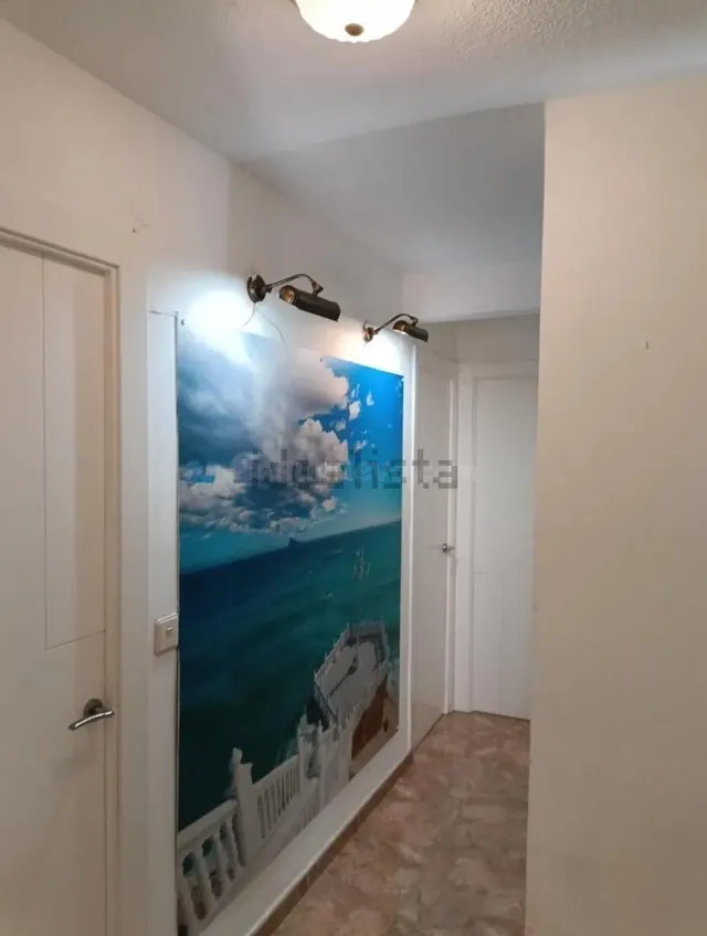Piso esquinero de 80 m2 con balcón en el centro de Benidorm — 5
