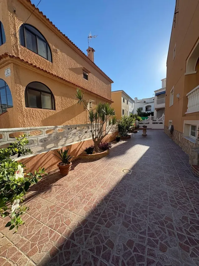 Chalet pareado con vistas al mar en Playa del Rey: un hogar junto al Mediterráneo para todo el año — 3