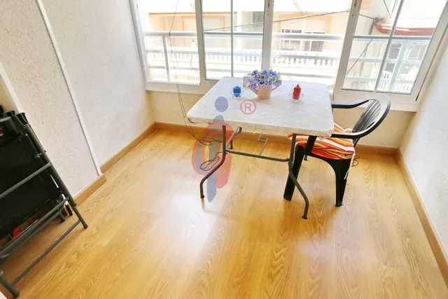 Piso impecable en Las Viñas con piscina comunitaria, terraza acristalada y muy cerca del mar — 8