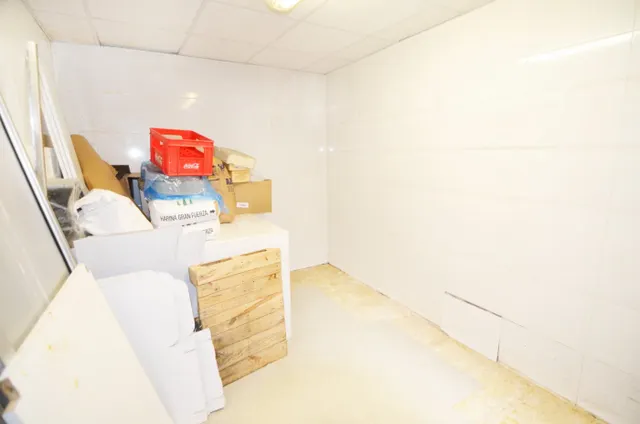 Urbis te ofrece un local comercial en venta en zona Centro, Salamanca. — 46