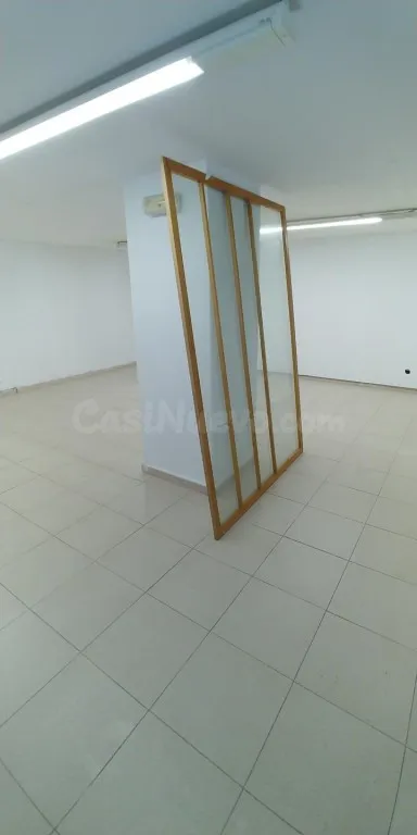 Amplio local de dos niveles en venta Santander — 7