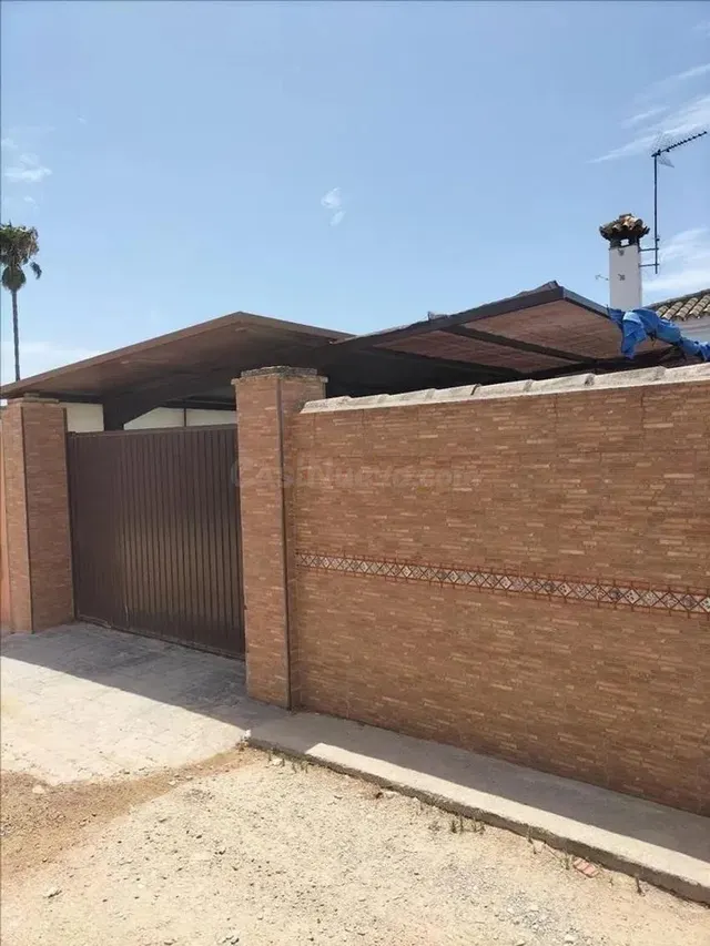 Se vende piso OKUPA en Chiclana de la Frontera (Cádiz).