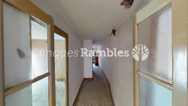 Casa de poble al centre de La Pobla de Claramunt amb molt potencial — 20