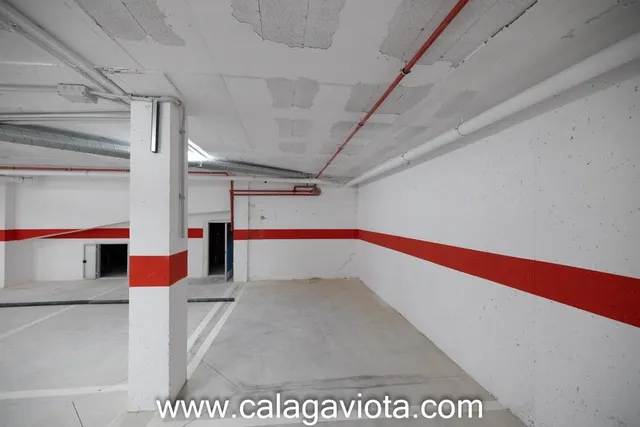 Planta baja con piscina privada y amplias terrazas — 32