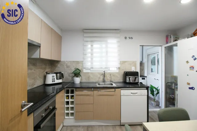 AMPLIA VIVIENDA REFORMADA DE 4 habitaciones CON ASCENSOR EN TORRENT — 4
