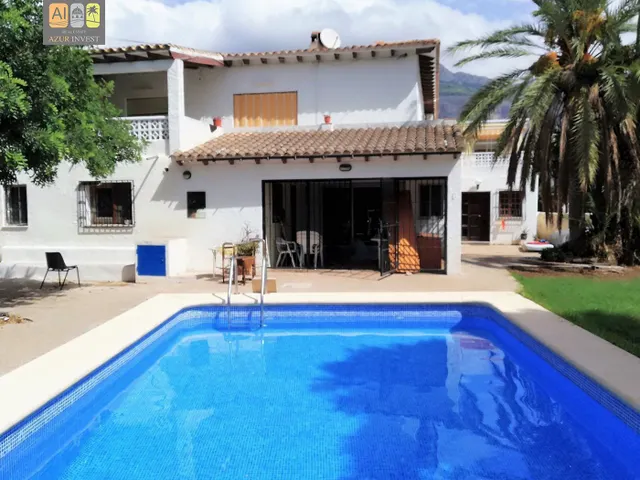 Dos adosados con terreno y piscina privada en Altea La vella — 2