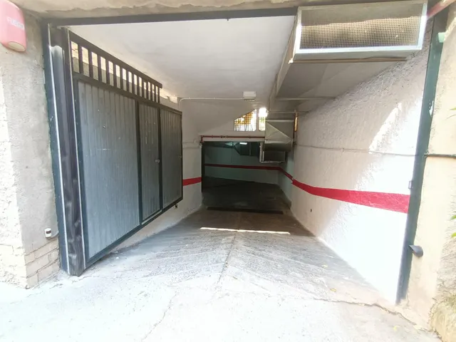 Garaje cerrado en Granada zona Zaidin, 12.80 m. de superficie. — 9