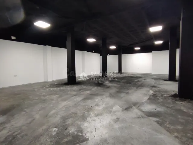 SE VENDE O ALQUILA CON OPCIÓN COMPRA LOCAL COMERCIAL DIÁFANO