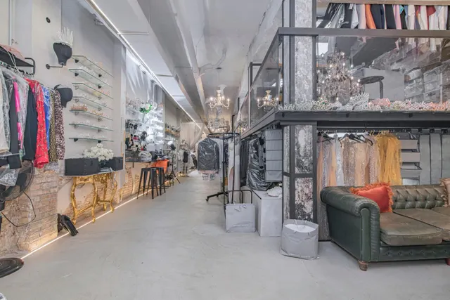 Se vende espectacular espacio comercial reformado en el corazón de Granada — 22