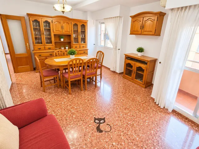 Piso Amplio con Balcón, Trastero, Plaza de Garaje y Ascensor en Massanassa!!! — 2