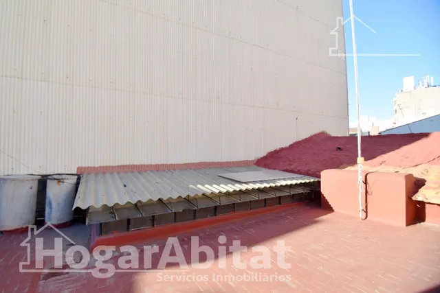 MAGNIFICA CASA CON TERRAZA Y LOCAL COMERCIAL EN EL CENTRO — 33