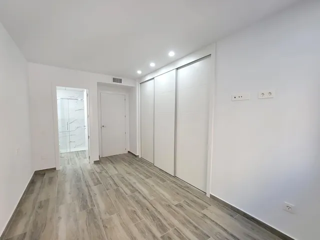 Apartamento 3 habitaciones 148m² en venta - Paseo maritimo — 25