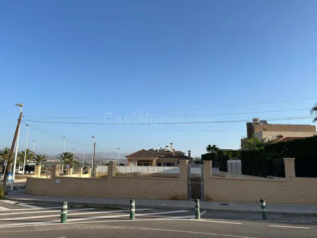 PARCELA URBANA EN ESQUINA ARENALES DEL SOL - foto 2