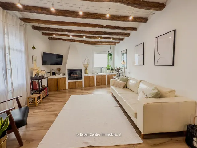 Casa de pueblo reformada con encanto en el corazón de Molins - foto 4