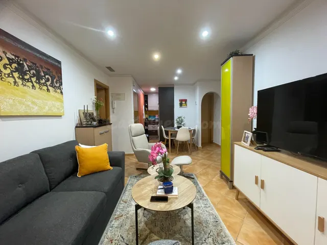 Apartamento reformado de 2 dormitorios con piscina comunitar - foto 4