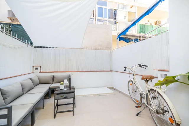 ¡A solo 50 metros del mar! Planta baja reformada con dos terrazas privadas en Can Pastilla — 13