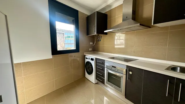 Piso exterior de 3 dormitorios y 2 baños con garaje y trastero en Avenida Buenos Aires. — 11