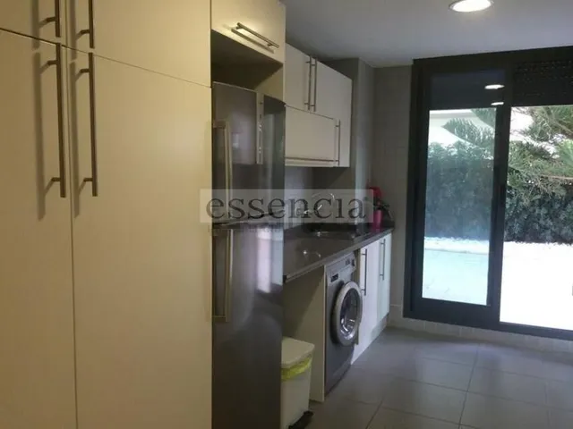 APARTAMENTO EN 1ERA. LINEA CON 110 M2 TERRAZA  EN  PLANTA BAJA . GARAJE, PISCINA COMUNITARIA Y TENIS — 3
