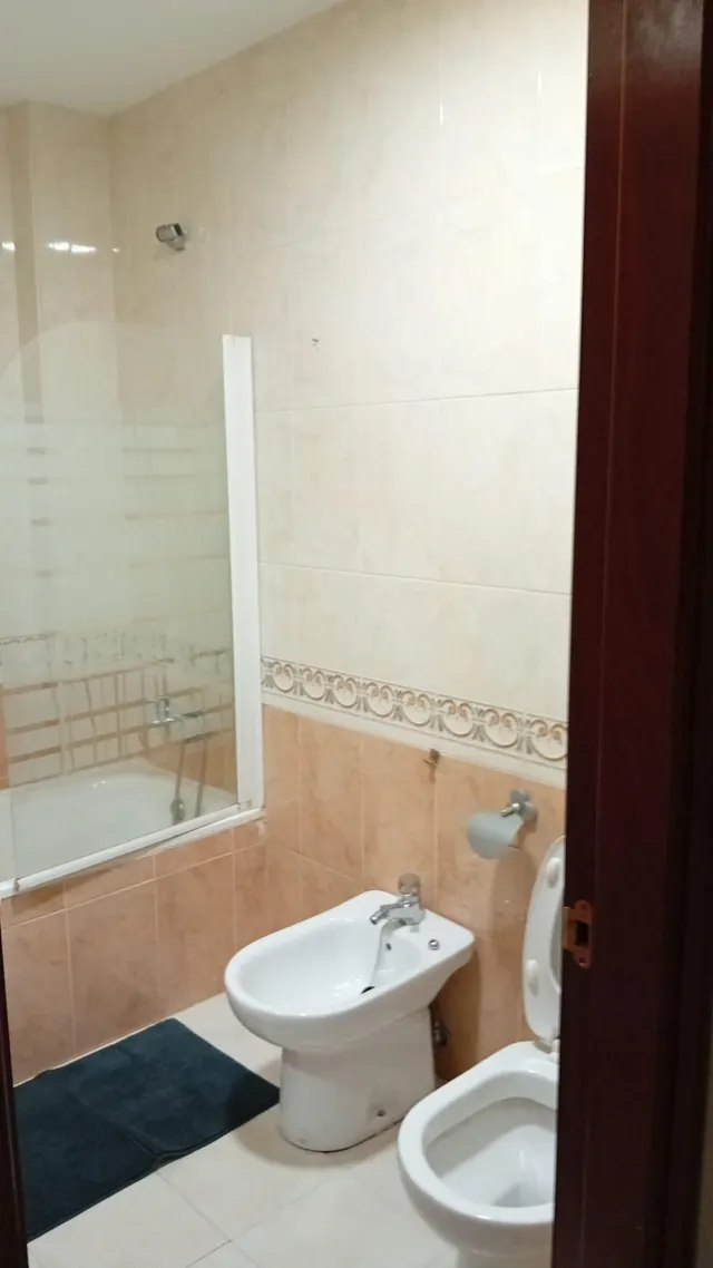 Centro San Vicente, calle Torneo, junto al Río. Excelente apartamento amueblado se alquila. Ascensor. — 13