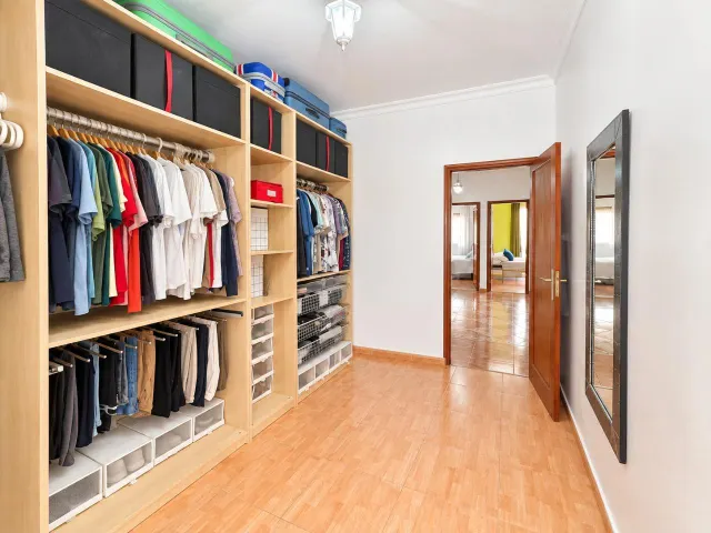 Vivienda de cuatro dormitorios con balcón en Arucas - Santidad — 20