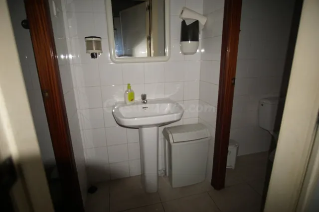 EN VENTA LOCAL COMERCIAL EN LA LLAGOSTA!! - foto 3