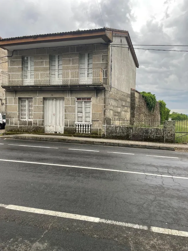 Casa para restaurar en Amoeiro - foto 2