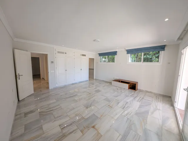 Chalet 5 habitaciones 583m² en venta - Marbella — 11