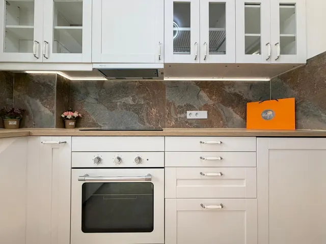 Apartamento totalmente reformado con vistas al mar y a 100 metros del puerto. con 3 dorm. 2 baños. superficie de 100 m2. — 8